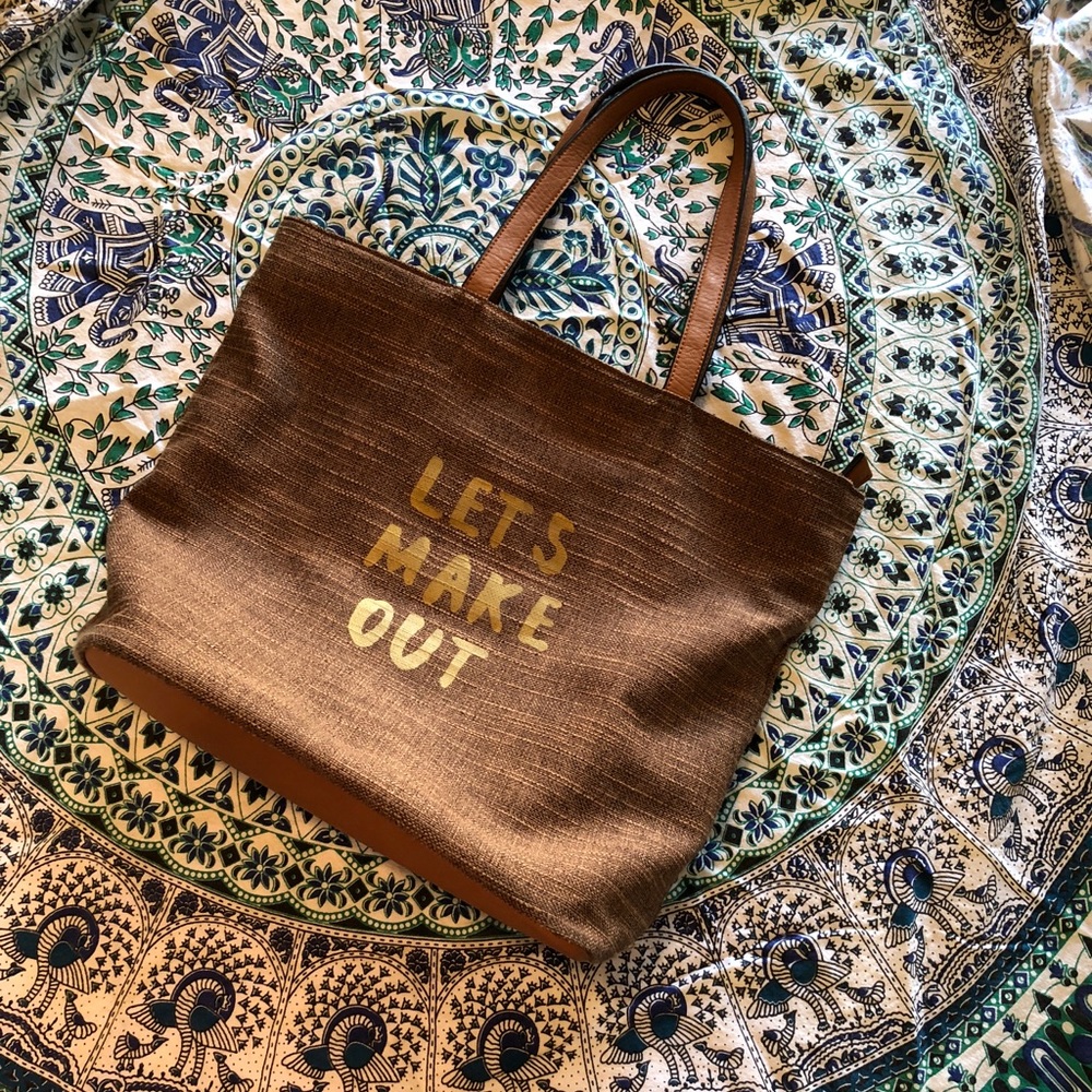 LET’S MAKE OUT BAG😘